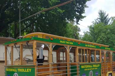 Multnomah Falls: Waterfall Corridor Hop-On Hop-Off Trolley