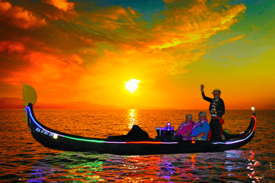 Oahu: Luxury Gondola Cruise with Drinks and Pastries