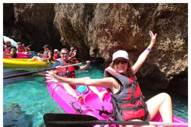 Nerja: Excursión Guiada en Kayak por los Acantilados de Maro-Cerro Gordo