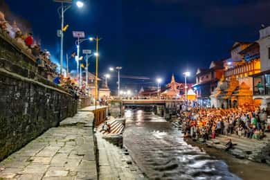 Katmandú: Templo Pashupatinath Excursión Aarati Nocturna
