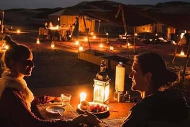 Marrakesch: Sonnenuntergang in der Agafay-Wüste, Kamelritt und Dinner-Show
