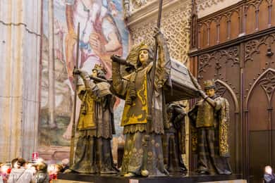 Экскурсия для небольших групп по собору и Хиральде с билетами