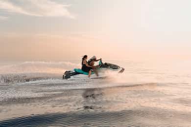 Cala d'Or | Jetski-tur i solnedgången 1 timme och 15 minuter längs sydöstra kusten.