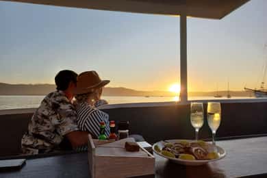 Knysna: Wine & Oyster Luxury Lounger Sunset Cruise