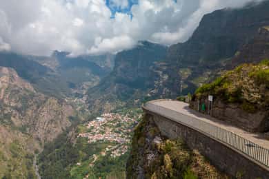 Do Funchal - Nun's Valley Tuk Tuk Tour (2h30)