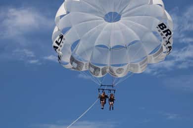 Barcelona: Parasailing med panoramautsikt över havet