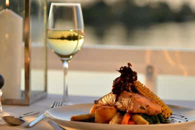 Cena - Crucero de lujo con cena al atardecer y comida de 4 platos