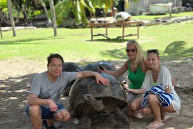 Praslin: Curieuse & St. Pierre Boat Day Trip with BBQ