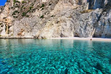 Paleokastritsa: Kasteli, Blaue Höhlen und Limni-Strand-Bootsfahrt