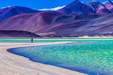 From San Pedro de Atacama: 3-Day Uyuni Salt Flats Tour