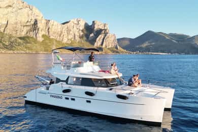 Palermo: Tour Privato al Tramonto in Catamarano con Aperitivo Incluso