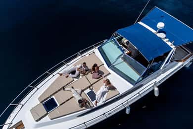 PUERTO BANUS: YACHT RENTAL FOR GROUP 2H
