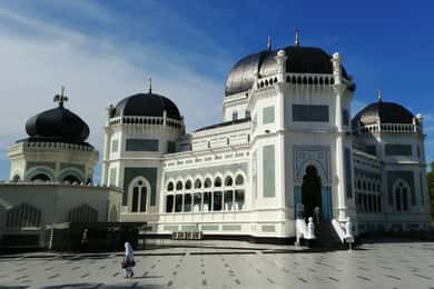 MEDAN : PRIVÉ CHAUFFEUR VOOR MEDAN EXCURSIES