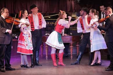 Budapest med Prosecco Prosecco-middagskryssning med levande musik