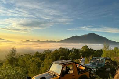Bali : Private Sunrise Jeep Tour and Hot Spring All Include