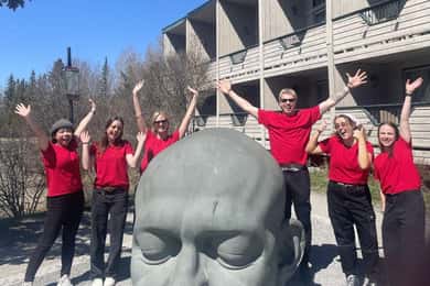Canmore: Guided Town Walking Tour with Sweet Treat and Drink