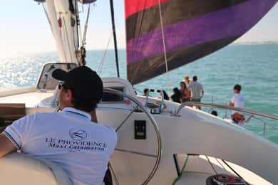 Le Grau-du-Roi: navegación a vela por la costa de la Camarga.