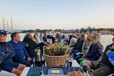 Stockholm: Walking Tour and Electric Boat Ride