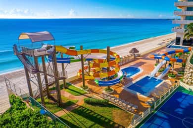 Prywatny transfer z Crown Paradise Club Cancun do CUN
