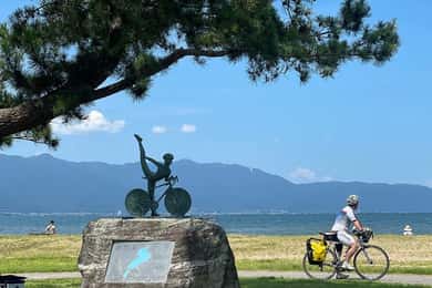 大津：ロードバイクをレンタルして、琵琶湖とその周辺を探索しましょう。