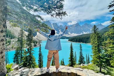 Banff: Lake Louise and Moraine Lake Return Shuttle Service