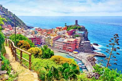 Parma or 5 Terre: E-Bike Tour w/ Parmigiano and Ham Dinner