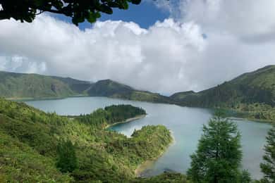 São Miguel: Lagoa do Fogo & South Coast Escape w/lunch