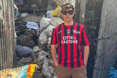 Manila slums, smokey mountain local market and treet foods