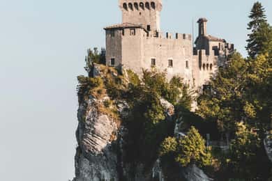 San Marino in kleiner Gruppe: Geführte Tour mit Pass für 7 Museen und Türme