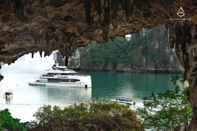 Hanoi: Halong Bay 5-Stars Cruise with Jacuzzi & Buffet Lunch