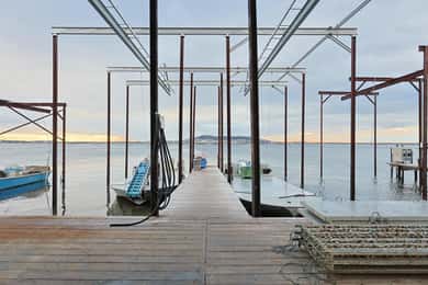 Loupian: Tour guide of our oyster farm and tasting