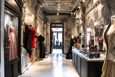 Roma: Visita a uma loja de moda local com um estilista