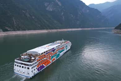 Chongqing: All Inclusive Yangtze Miracle Luxury 4D3N Cruise