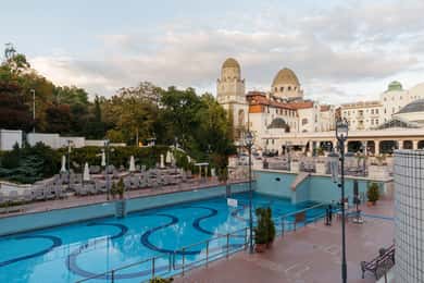 Budapesti termálfürdők túra és népzenei előadás