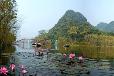 Hanoi: Perfume Pagoda Day Tour with Boat Ride & Cave Visit