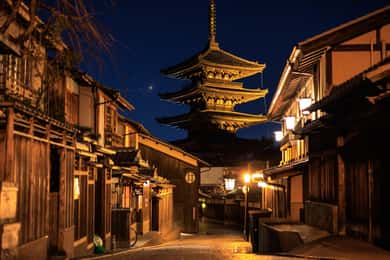 Ósaka: Arashiyama, Fushimi Inari, noční procházka po čtvrti Gion s večeří
