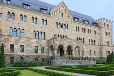 Från guldålder till fall och Polens pånyttfödelse