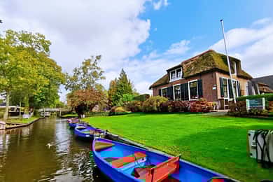 Amsterdam: Giethoorn, Afsluitdijk and Zaanse Schans Day Trip