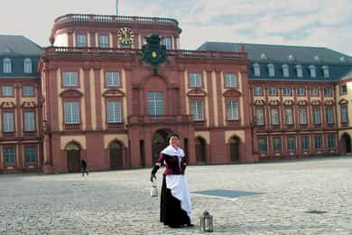 Mannheim: Public night watchman tour with night watchwoman Marie