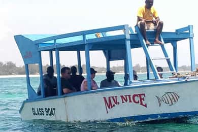 Spiaggia di Diani: crociera in barca con fondo di vetro all'Isola di Robinson