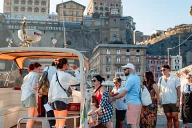 Da Sorrento: Tour di Capri in barca per piccoli gruppi