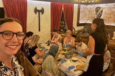 Traditioneller bosnischer Kochkurs in einem mittelalterlichen Restaurant