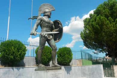 Podążaj za Spartanami i odwiedź jaskinie Diros, bramę do podziemi.