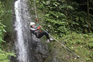 La Fortuna: Forsränning & Canyoning med Tarzan Swing