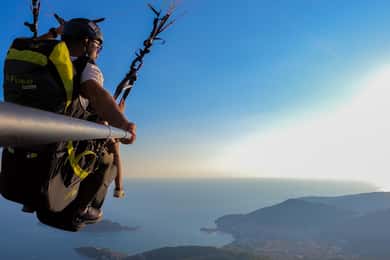 Paragliding-Erlebnis in Budva mit zertifiziertem Piloten
