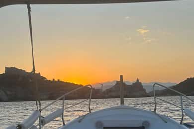 Riomaggiore: tour delle Cinque Terre al tramonto con vino e focaccia
