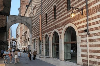 Guided Walking Tour in Verona