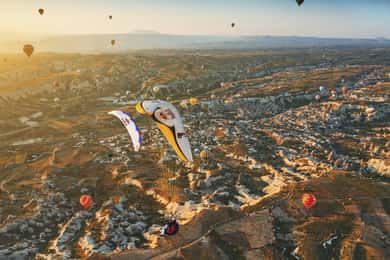 From Urgüp/Göreme: Cappadocia Tandem Paragliding & Transfer