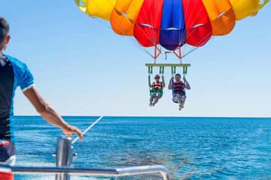Boracay: Island Hopping with Parasailing Experience