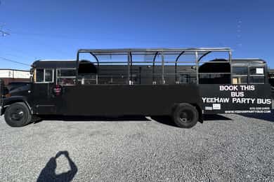 Nashville's Roofless Party Bus Tour / YeeHaw Party Bus